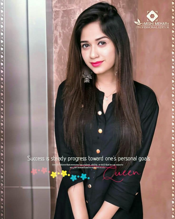 Jannat Zubair Stylish Dp In Black Dress